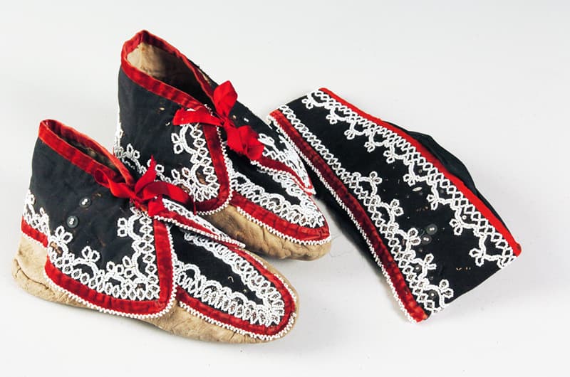 A Gift for the Ages Inspired by Oneida Regalia - 2